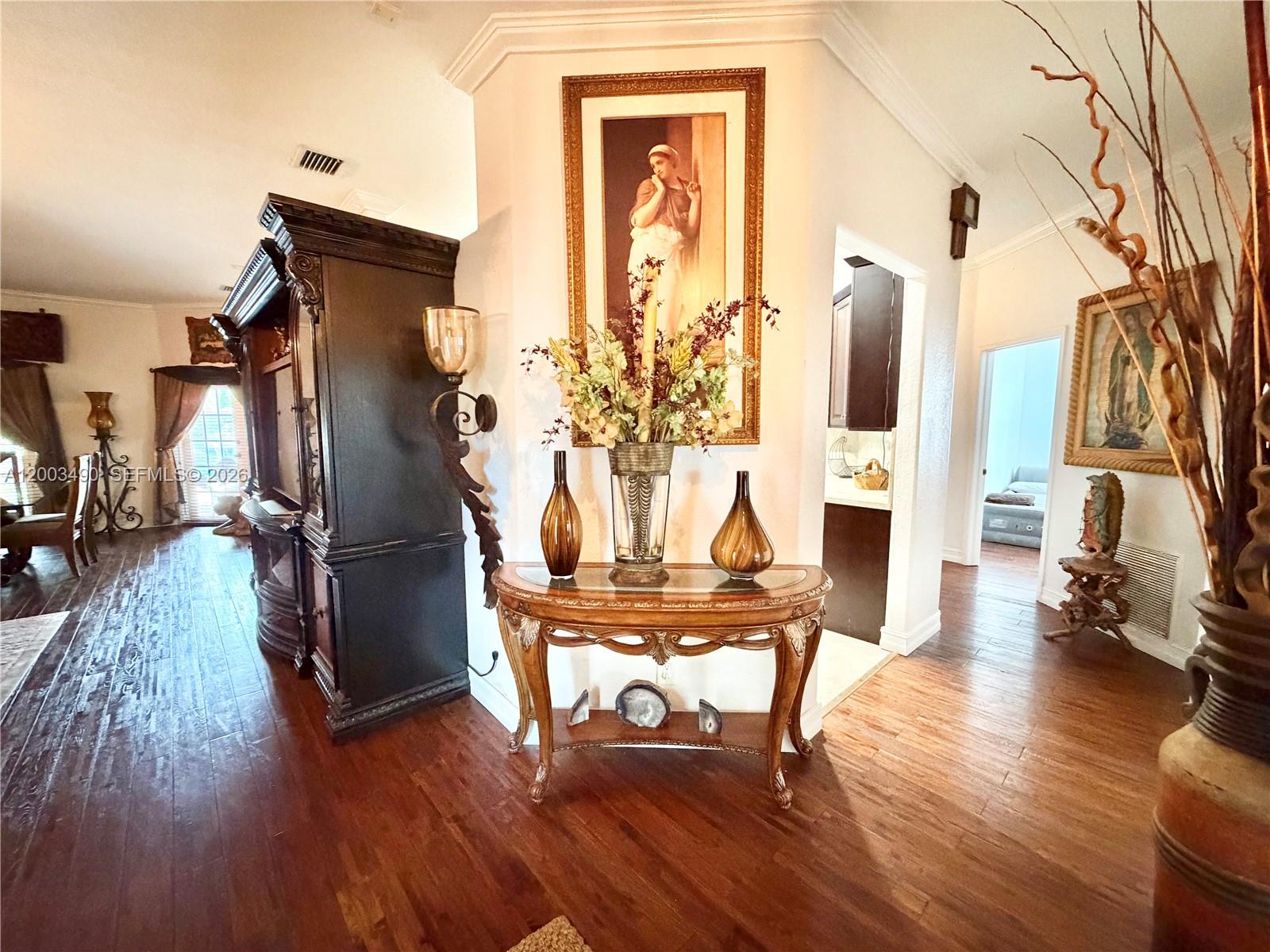 8746 3 / 2 1925 sq. ft. $ 2026-04-18 0 Photo