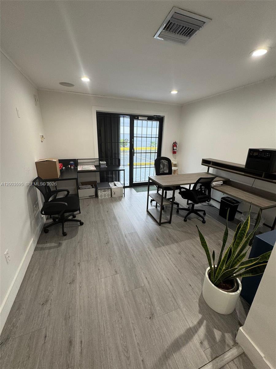 5520  /   sq. ft. $ 2026-04-18 0 Photo