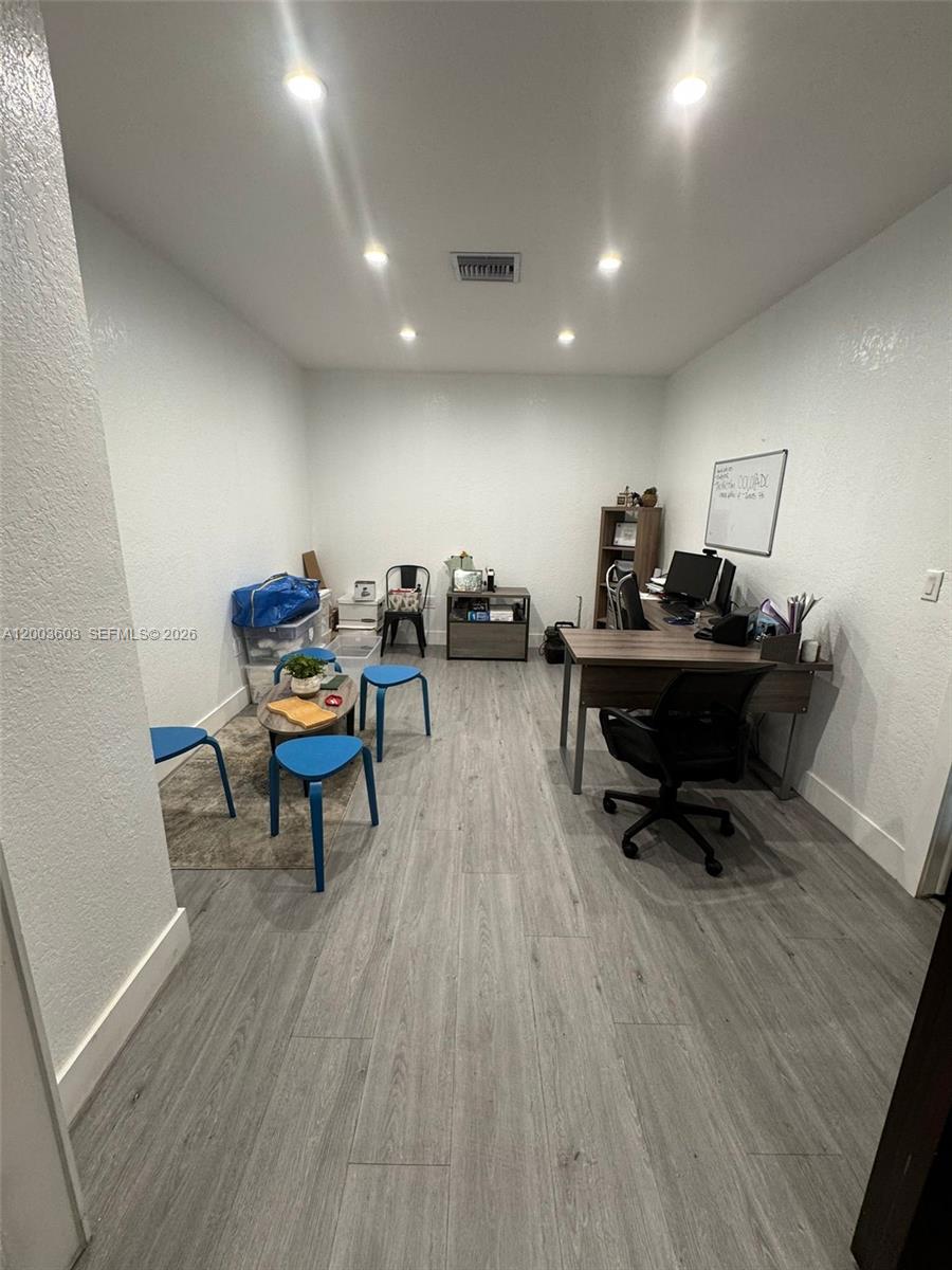 5522  /   sq. ft. $ 2026-04-18 0 Photo