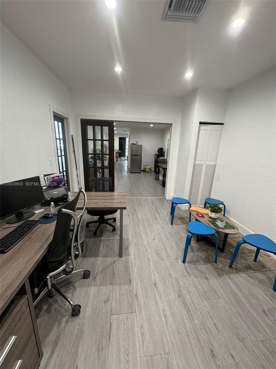 5522  /   sq. ft. $ 2026-04-18 0 Photo