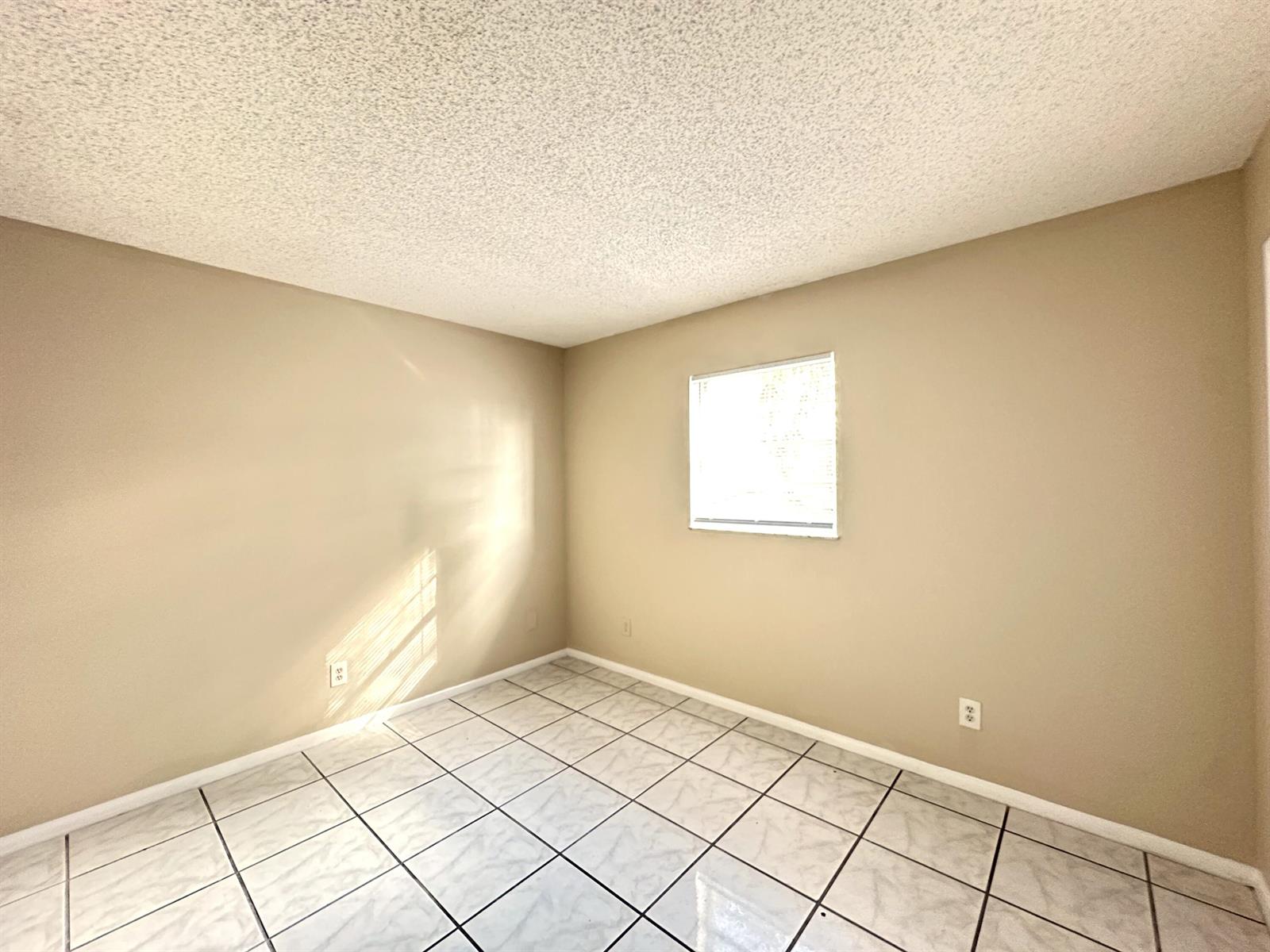 Ver detalles 3365 / 0 2146 sq. ft. $ 2026-05-17 0 foto
