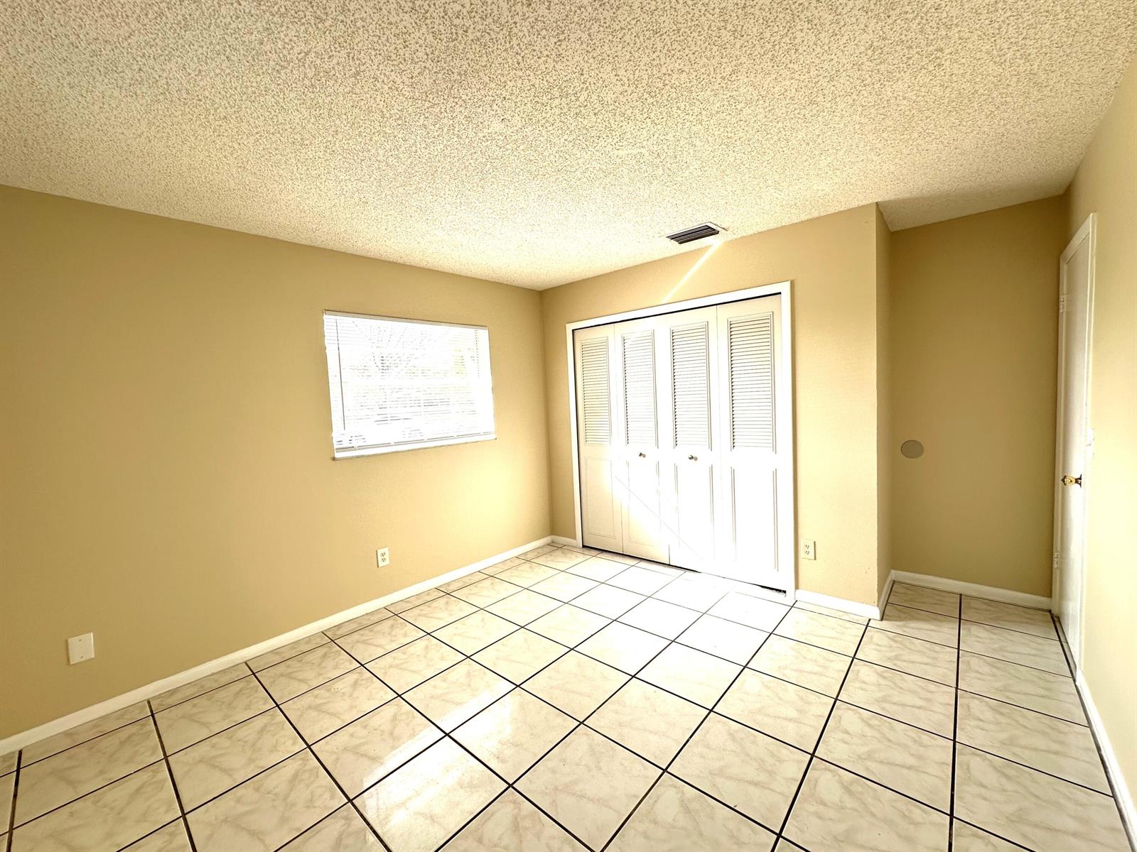 Ver detalles 3365 / 0 2146 sq. ft. $ 2026-05-17 0 foto
