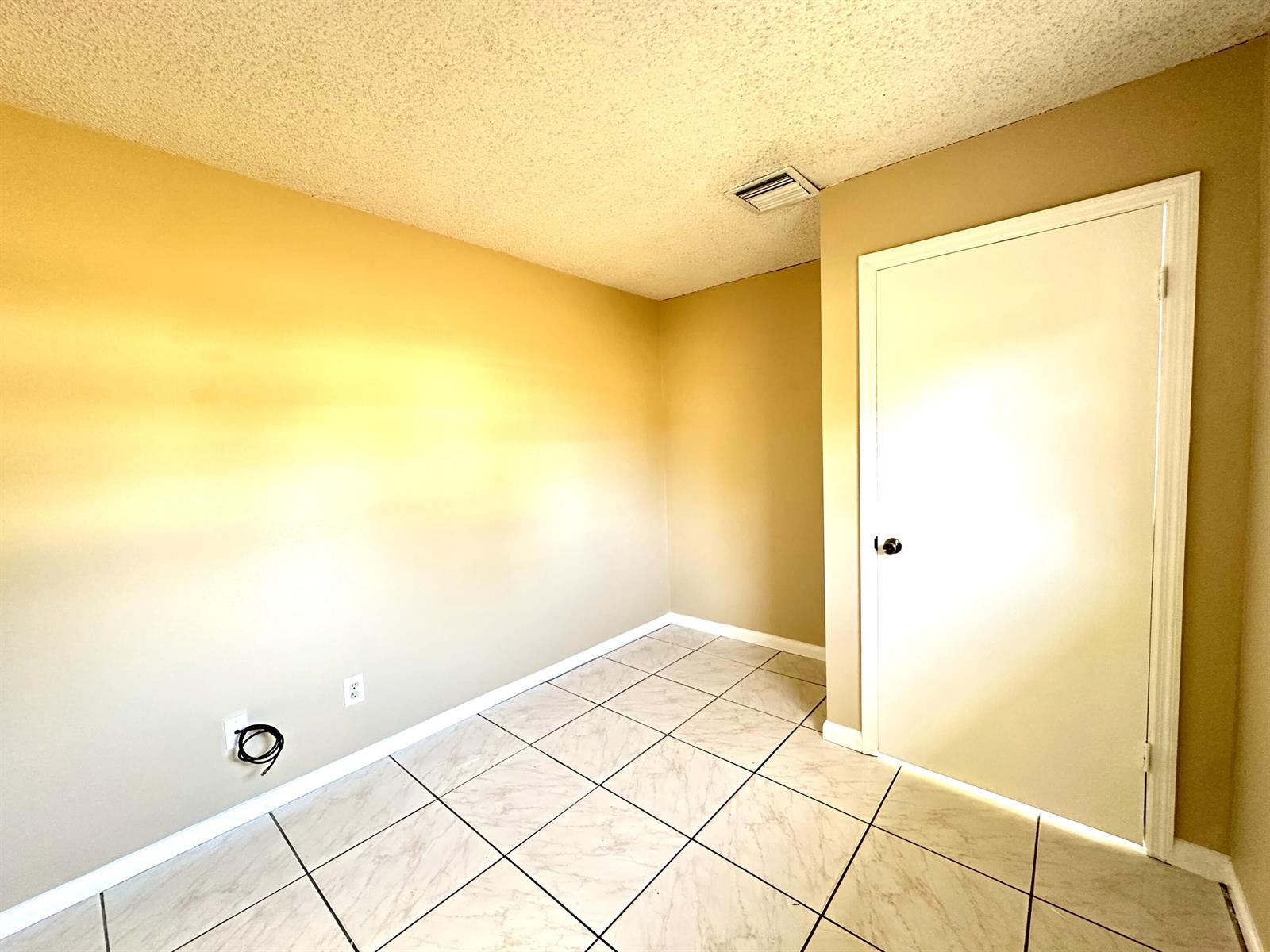 Ver detalles 3365 / 0 2146 sq. ft. $ 2026-05-17 0 foto