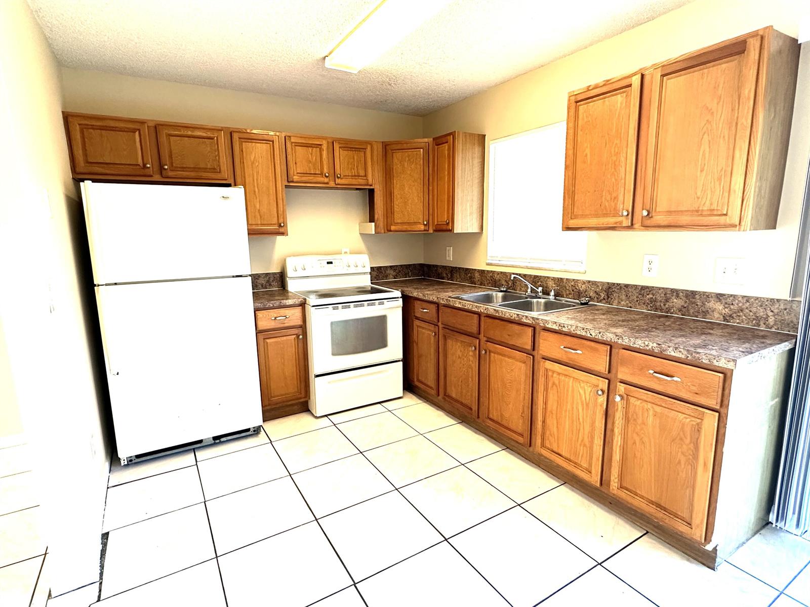 Ver detalles 3365 / 0 2146 sq. ft. $ 2026-05-17 0 foto