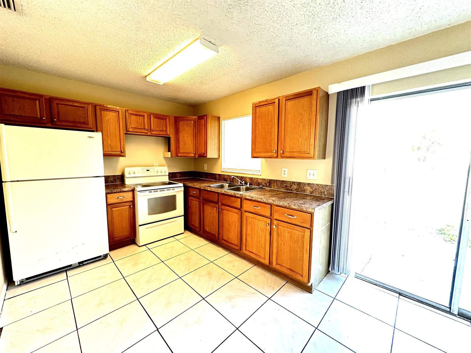 Ver detalles 3365 / 0 2146 sq. ft. $ 2026-05-17 0 foto