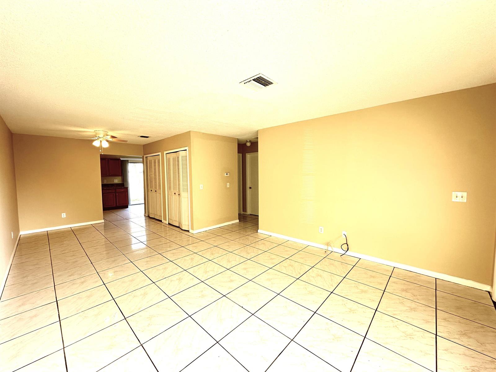 Ver detalles 3365 / 0 2146 sq. ft. $ 2026-05-17 0 foto