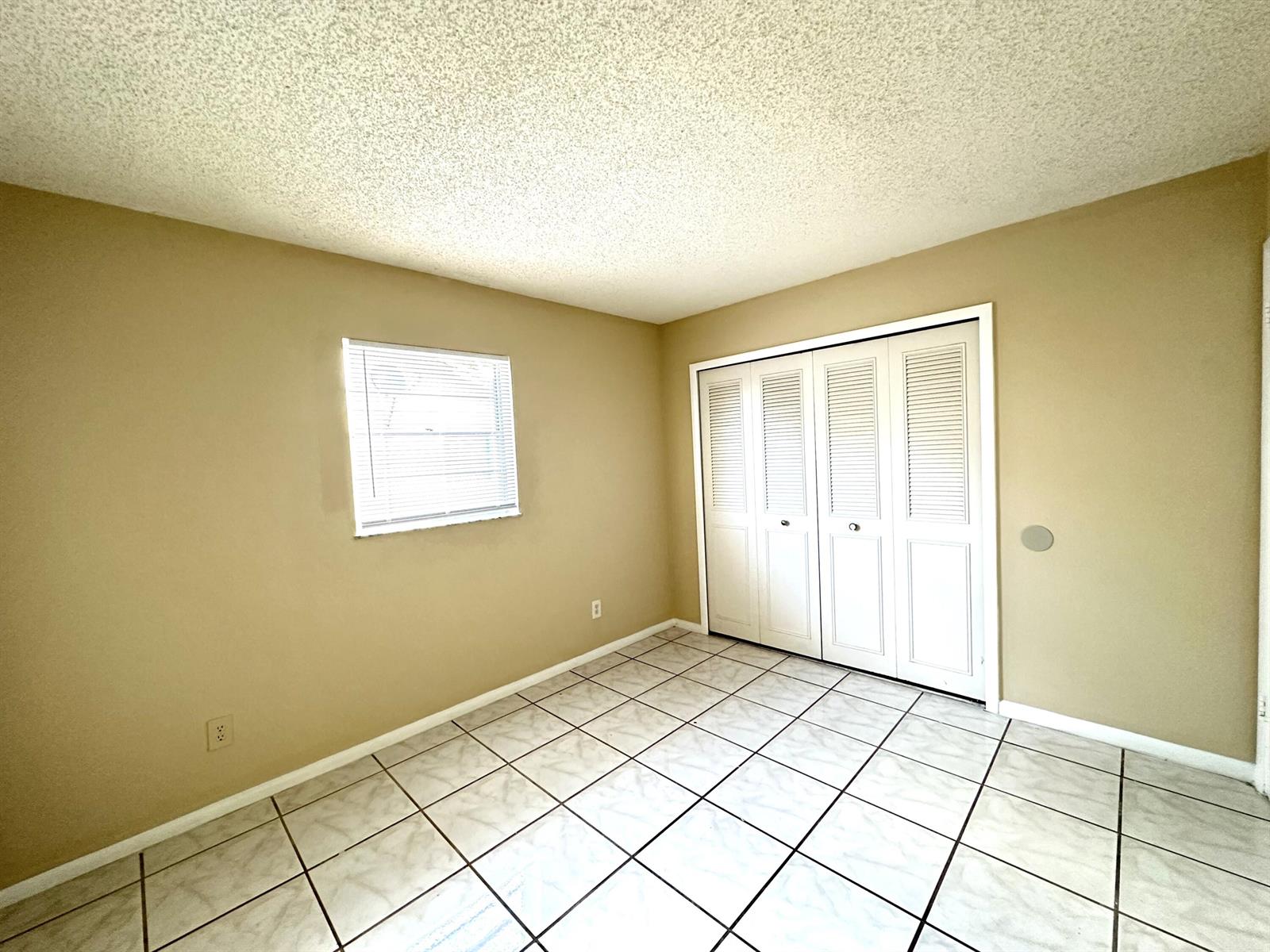 Ver detalles 3365 / 0 2146 sq. ft. $ 2026-05-17 0 foto
