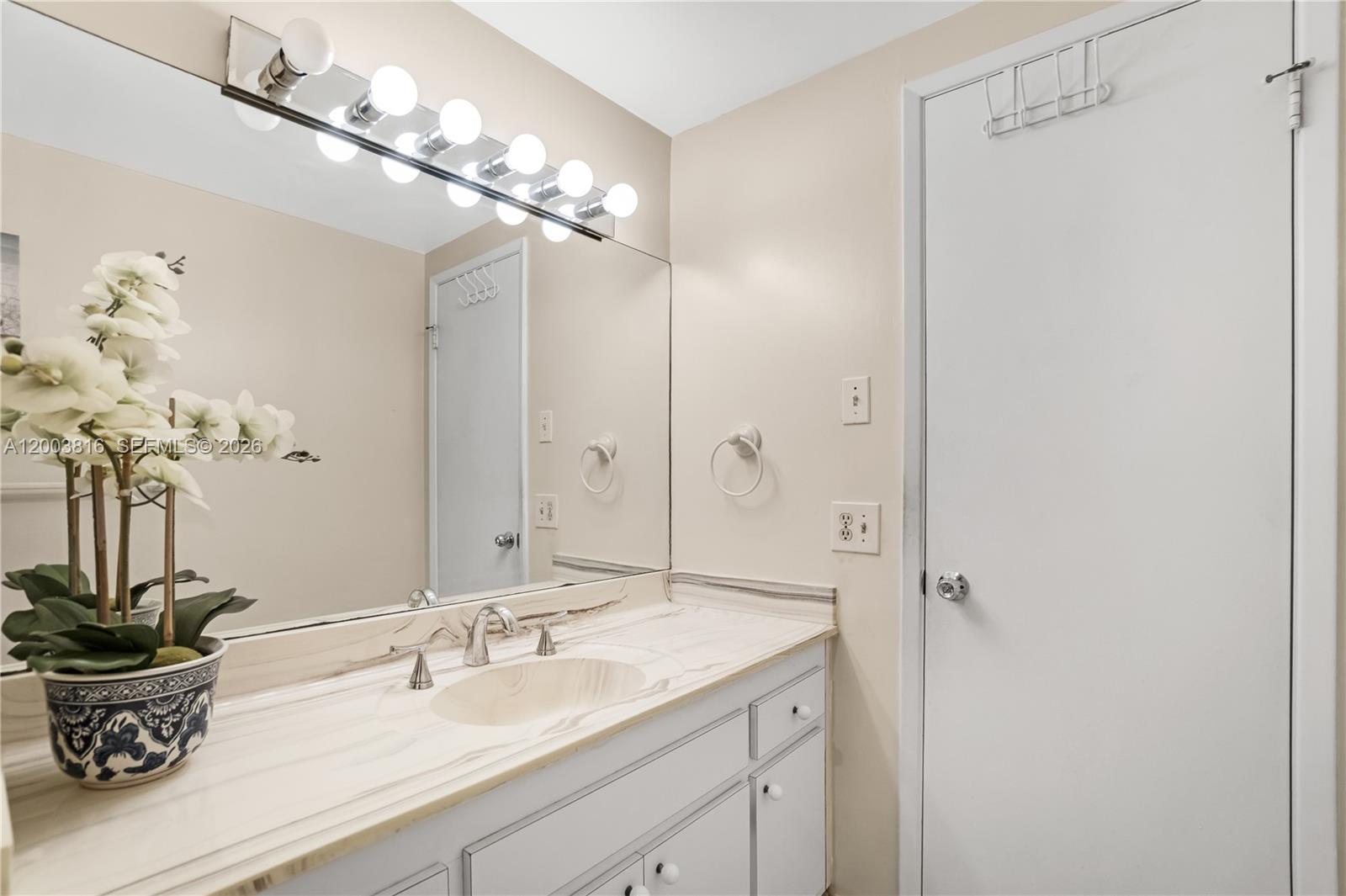 See details 1017 2 / 2 1132 sq. ft. $ 2026-04-19 0 Photo