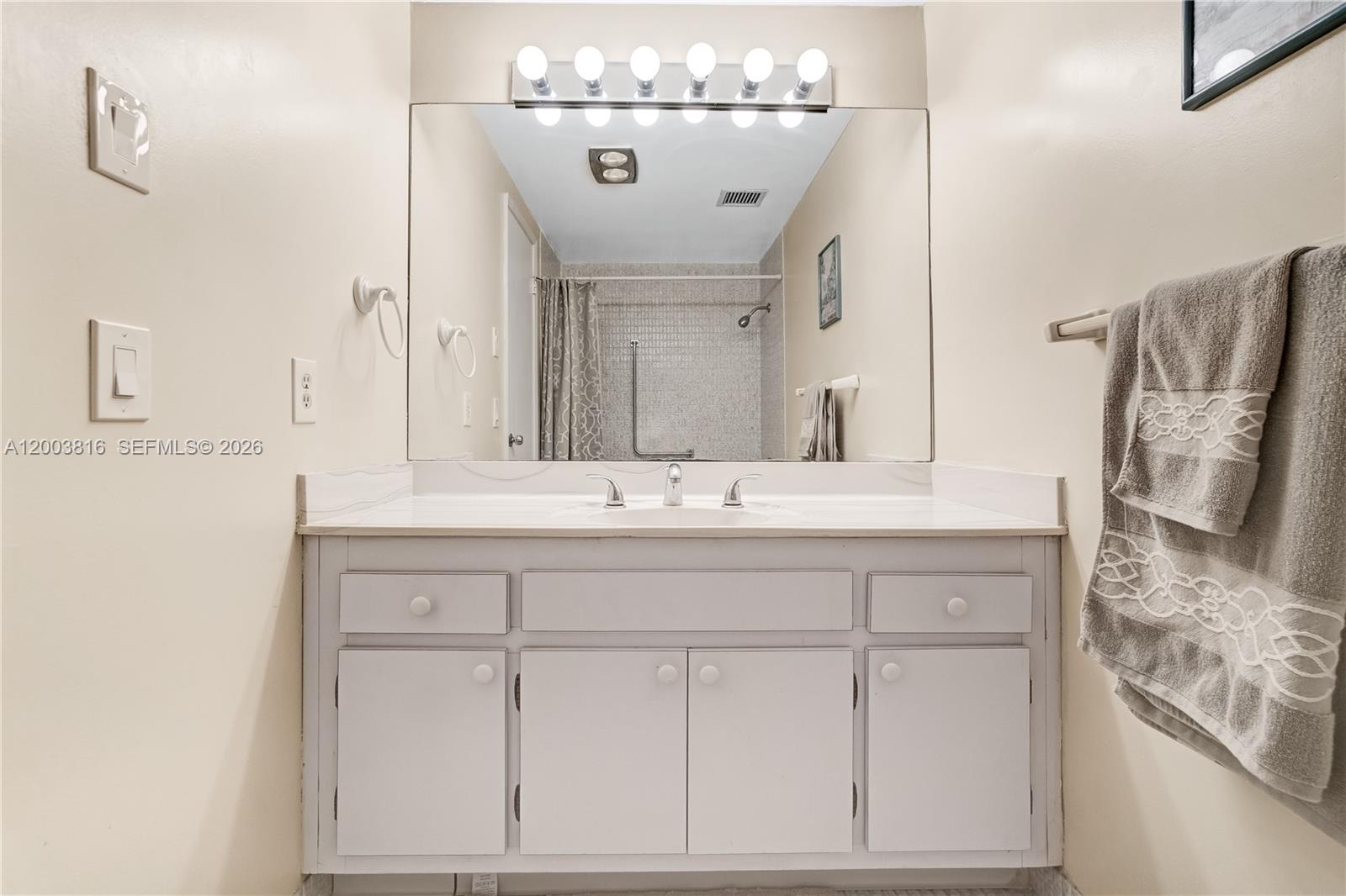 See details 1017 2 / 2 1132 sq. ft. $ 2026-04-19 0 Photo