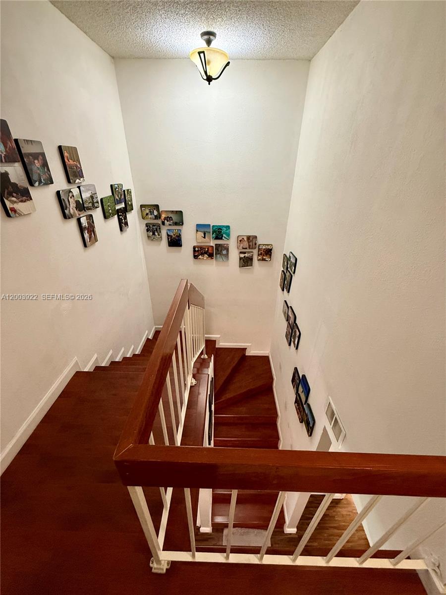 9251 3 / 3 1472 sq. ft. $ 2026-04-20 0 Photo