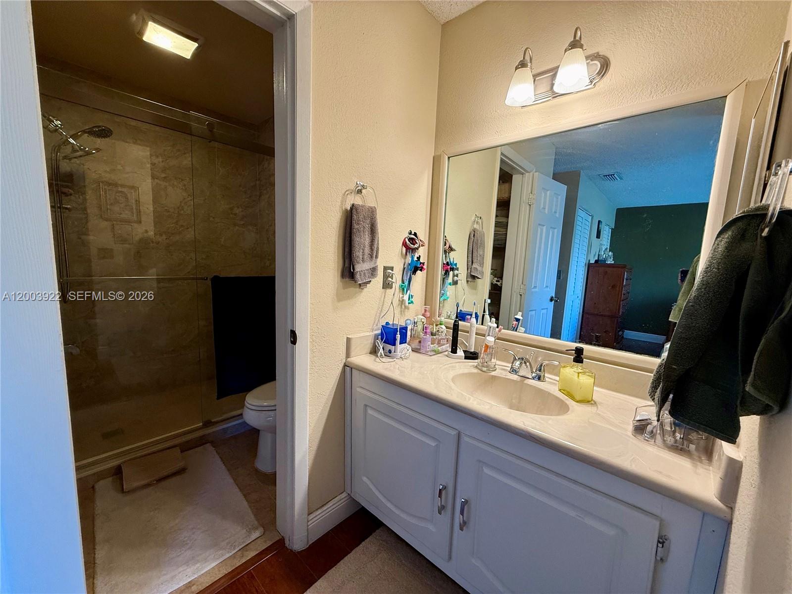 9251 3 / 3 1472 sq. ft. $ 2026-04-20 0 Photo