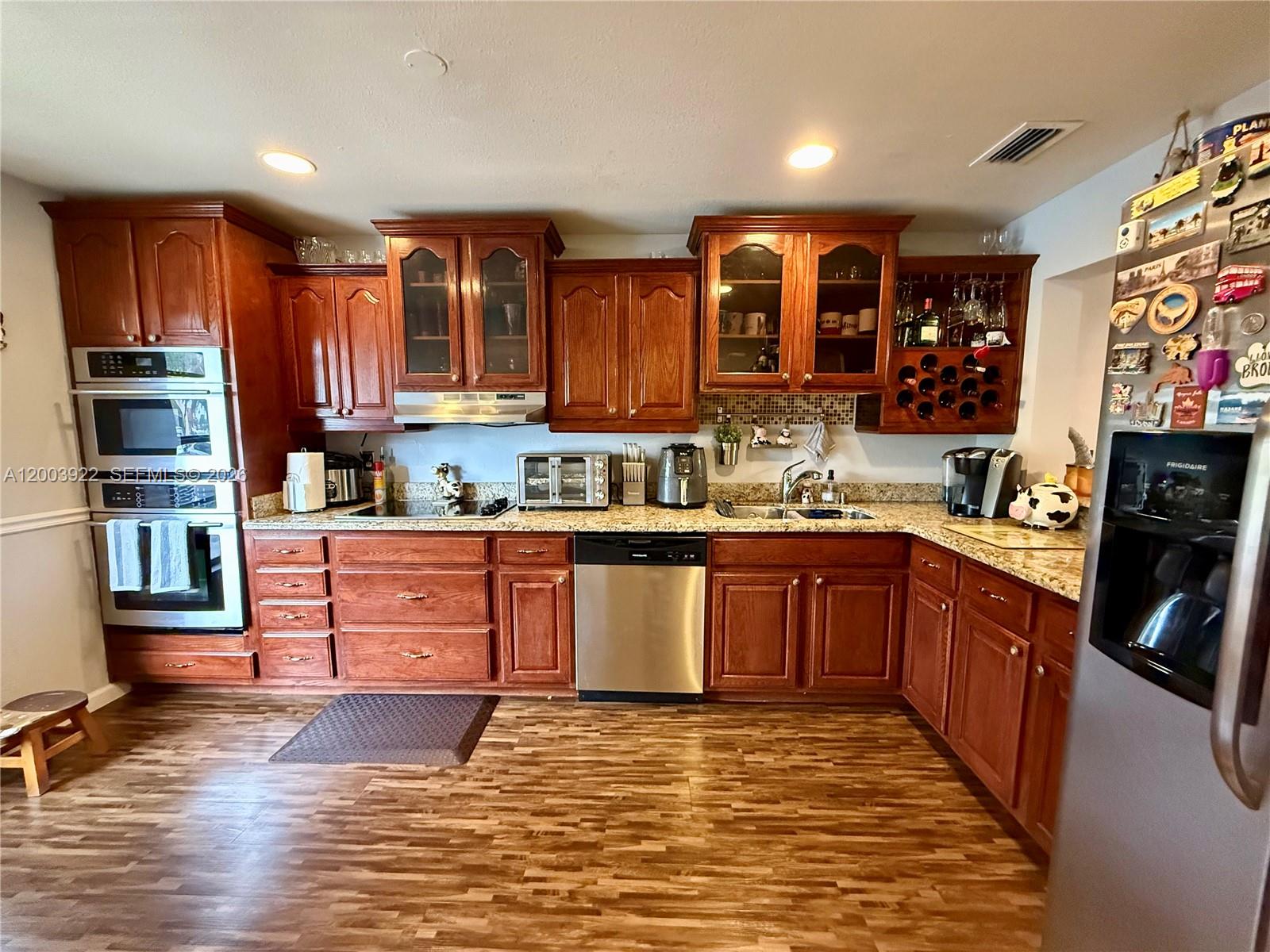 9251 3 / 3 1472 sq. ft. $ 2026-04-20 0 Photo