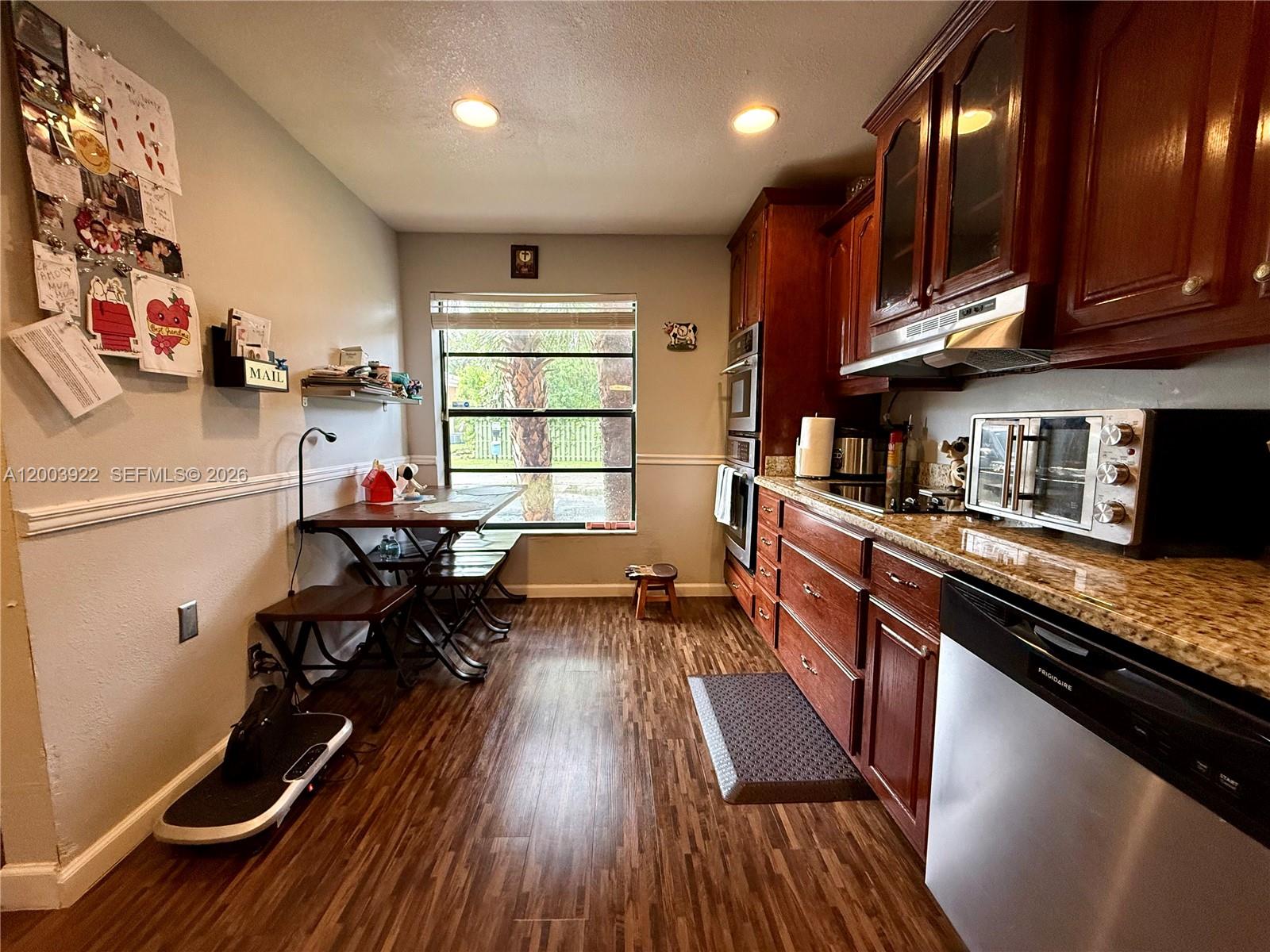 9251 3 / 3 1472 sq. ft. $ 2026-04-20 0 Photo