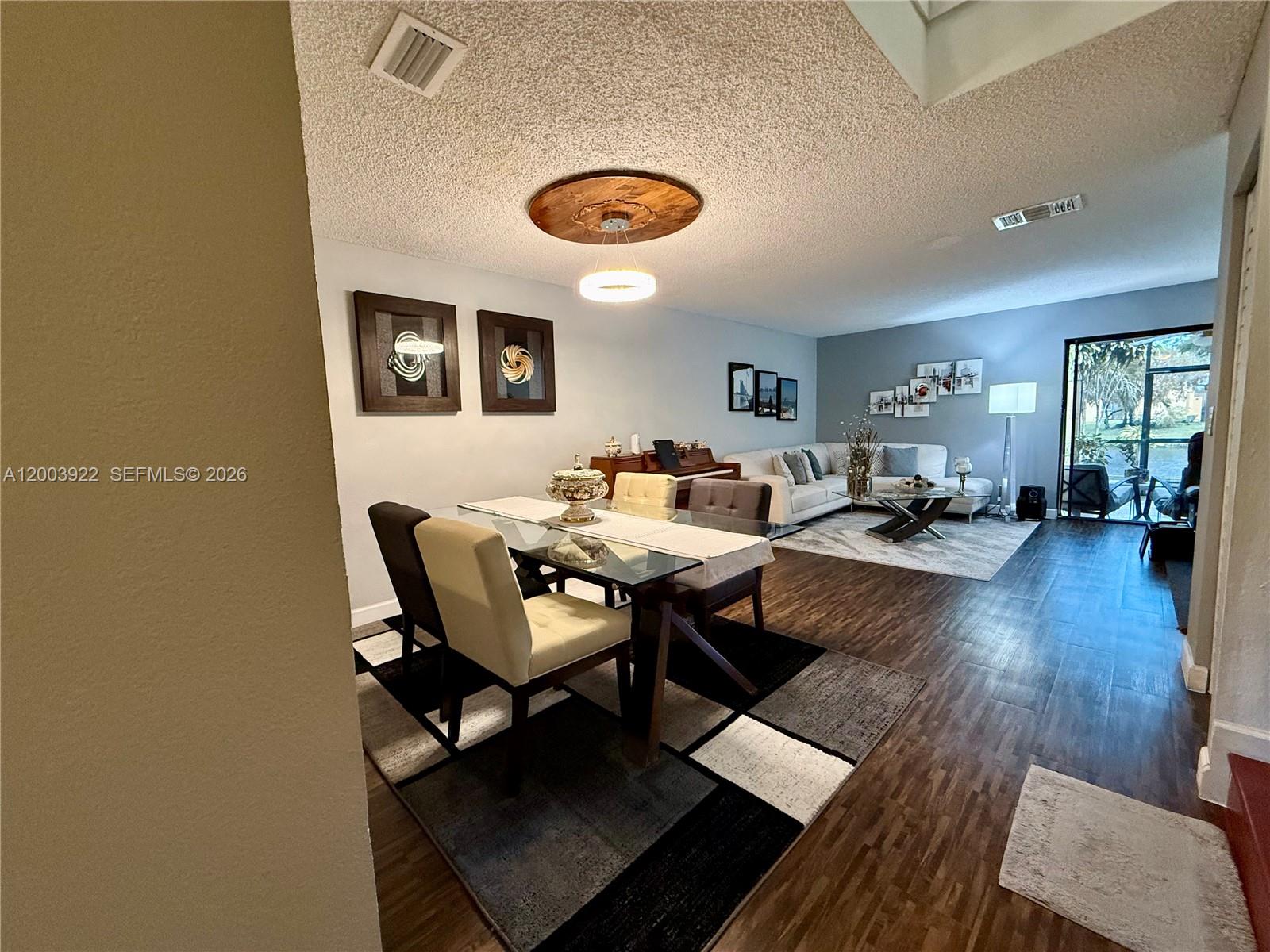 9251 3 / 3 1472 sq. ft. $ 2026-04-20 0 Photo