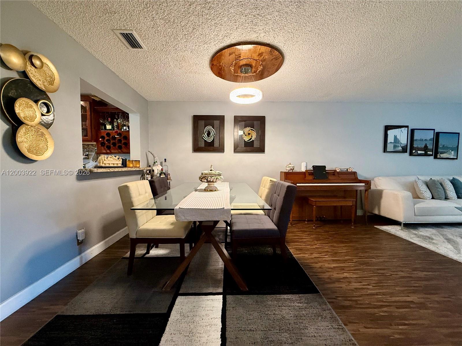 9251 3 / 3 1472 sq. ft. $ 2026-04-20 0 Photo