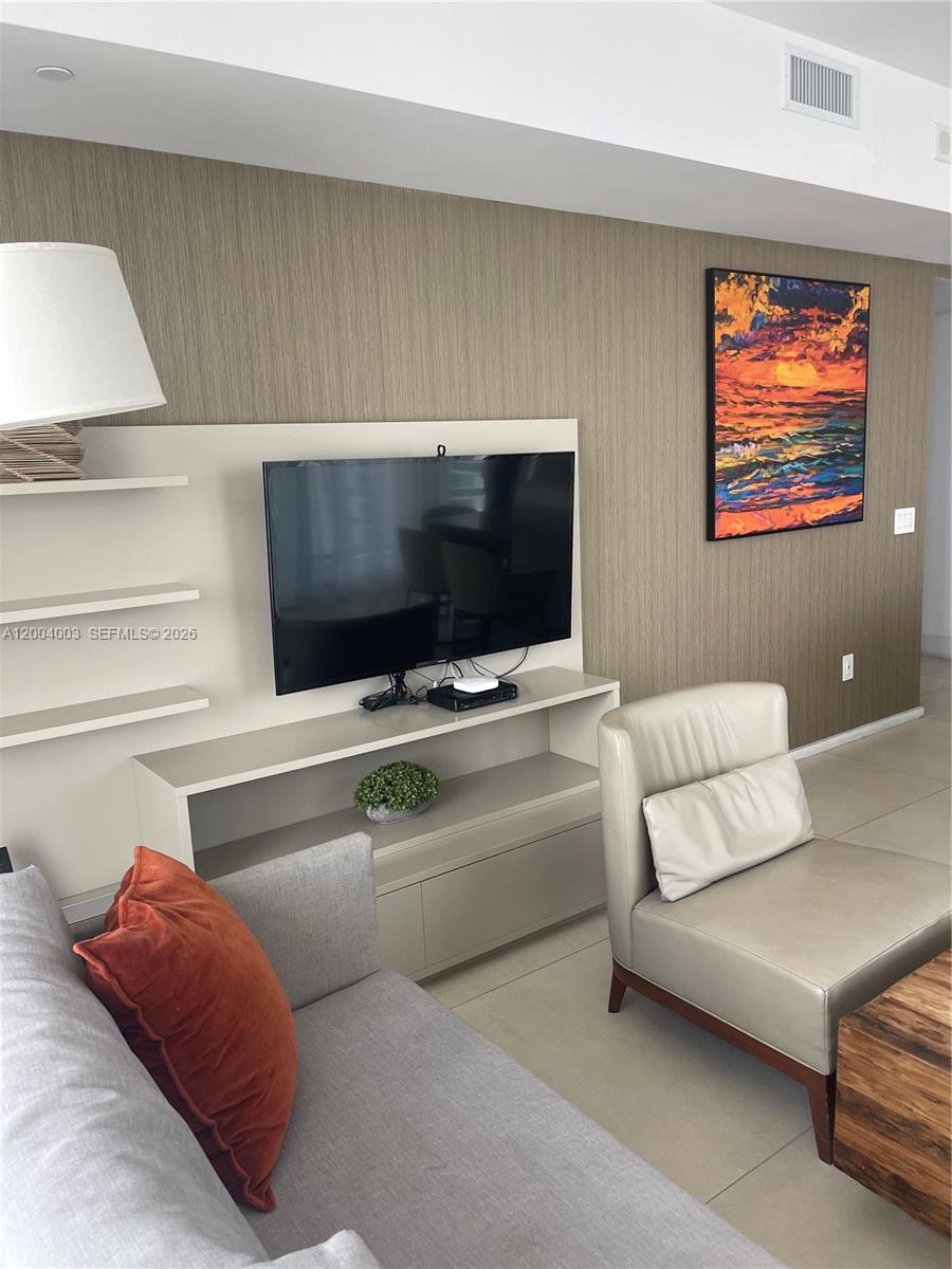 3411 2 / 2 1087 sq. ft. $ 2026-04-20 0 Photo