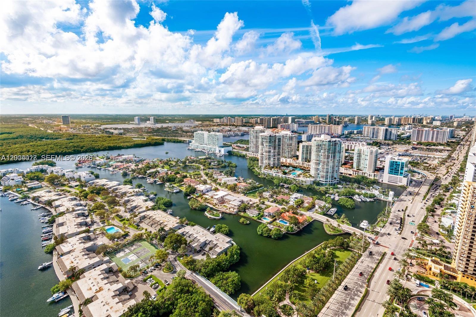 406 3 / 4 2354 кв.футов $ 2026-04-20 0 Фото