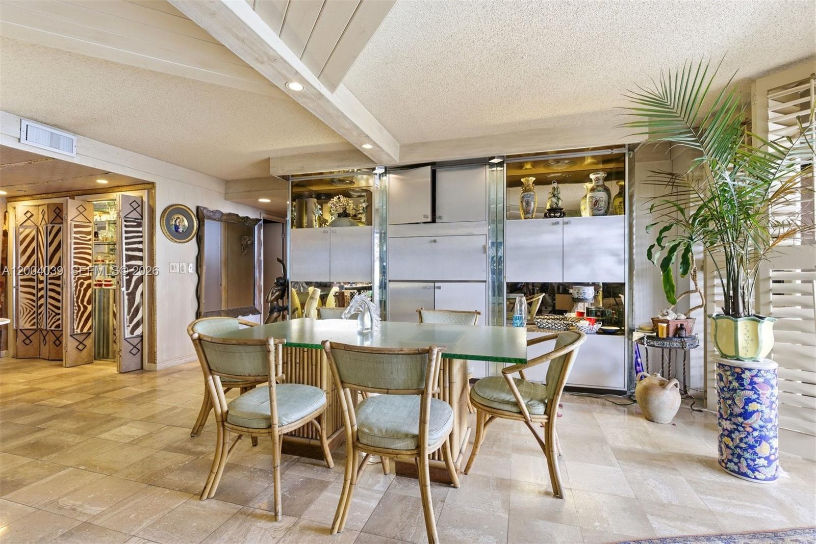 Ver detalles 1505 2 / 3 1950 sq. ft. $ 2026-08-10 0 foto