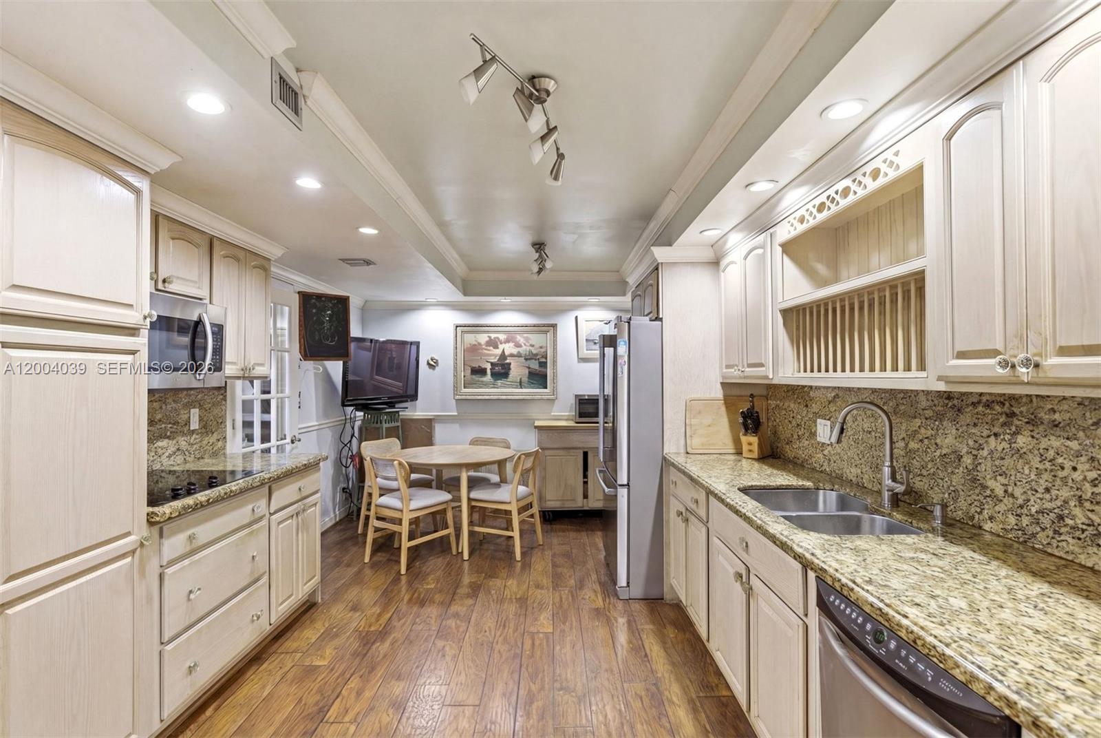 Ver detalles 1505 2 / 3 1950 sq. ft. $ 2026-08-10 0 foto