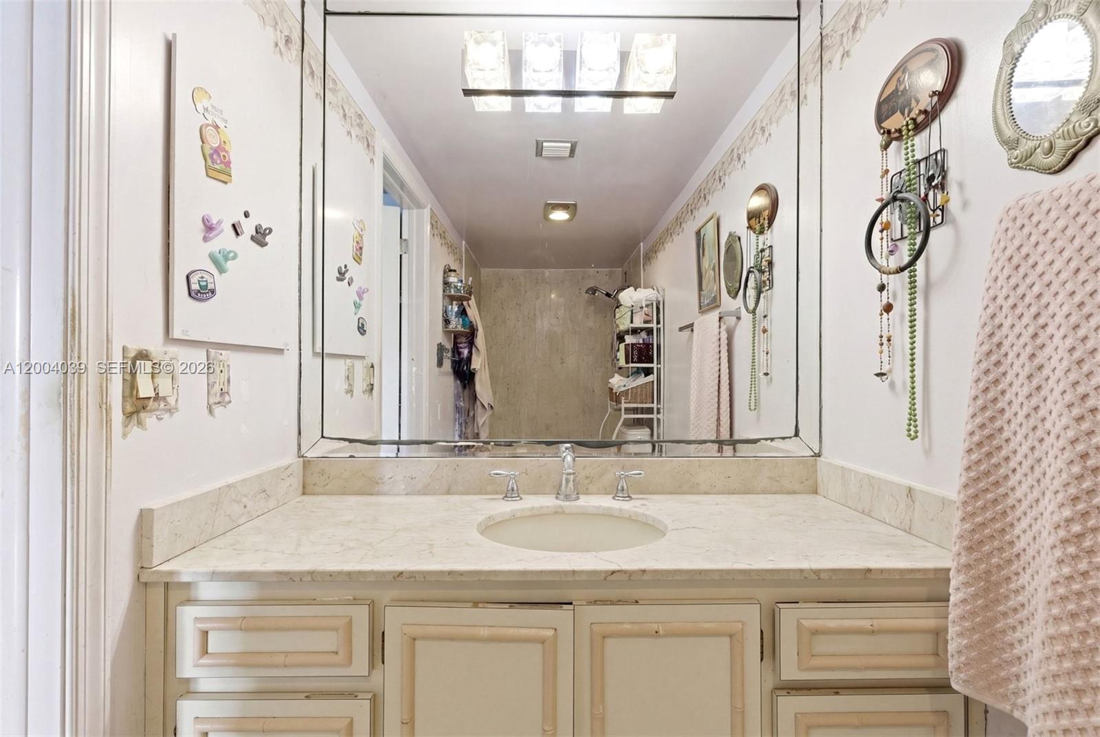 Ver detalles 1505 2 / 3 1950 sq. ft. $ 2026-08-10 0 foto