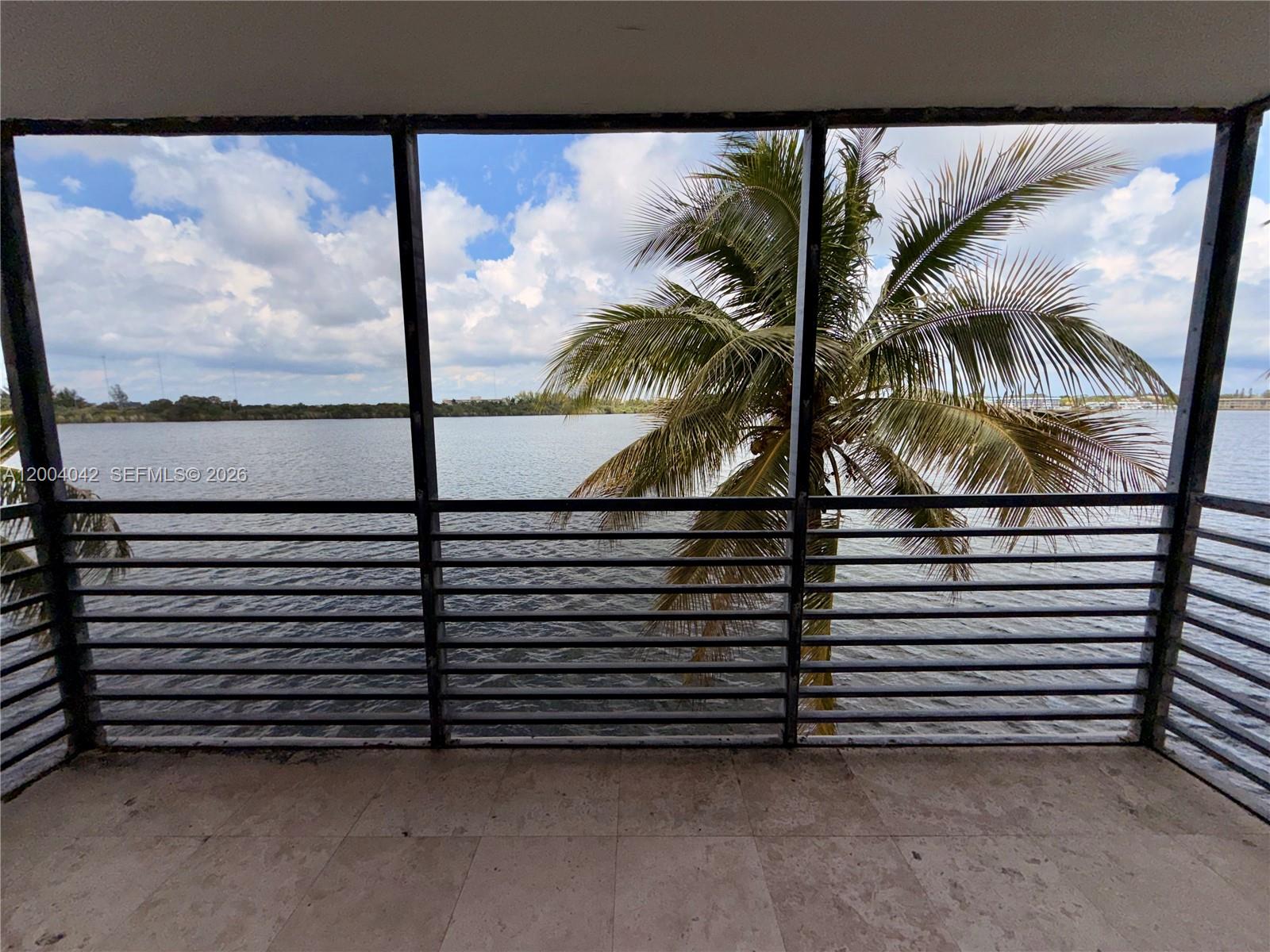 306 1 / 2 873 sq. ft. $ 2026-06-08 0 foto