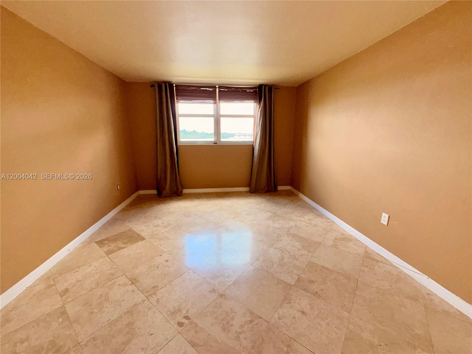 306 1 / 2 873 sq. ft. $ 2026-06-08 0 foto
