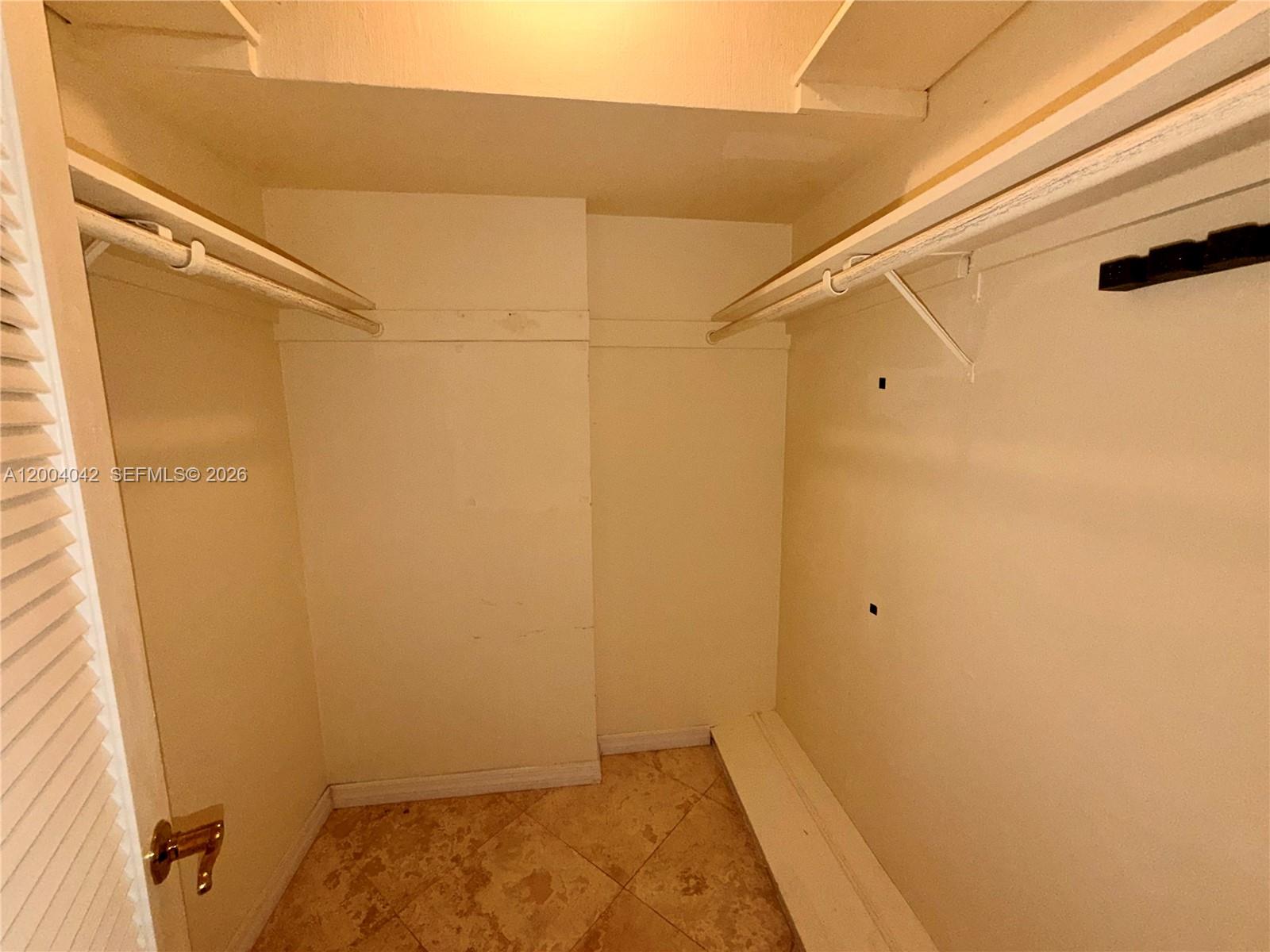 306 1 / 2 873 sq. ft. $ 2026-06-08 0 foto