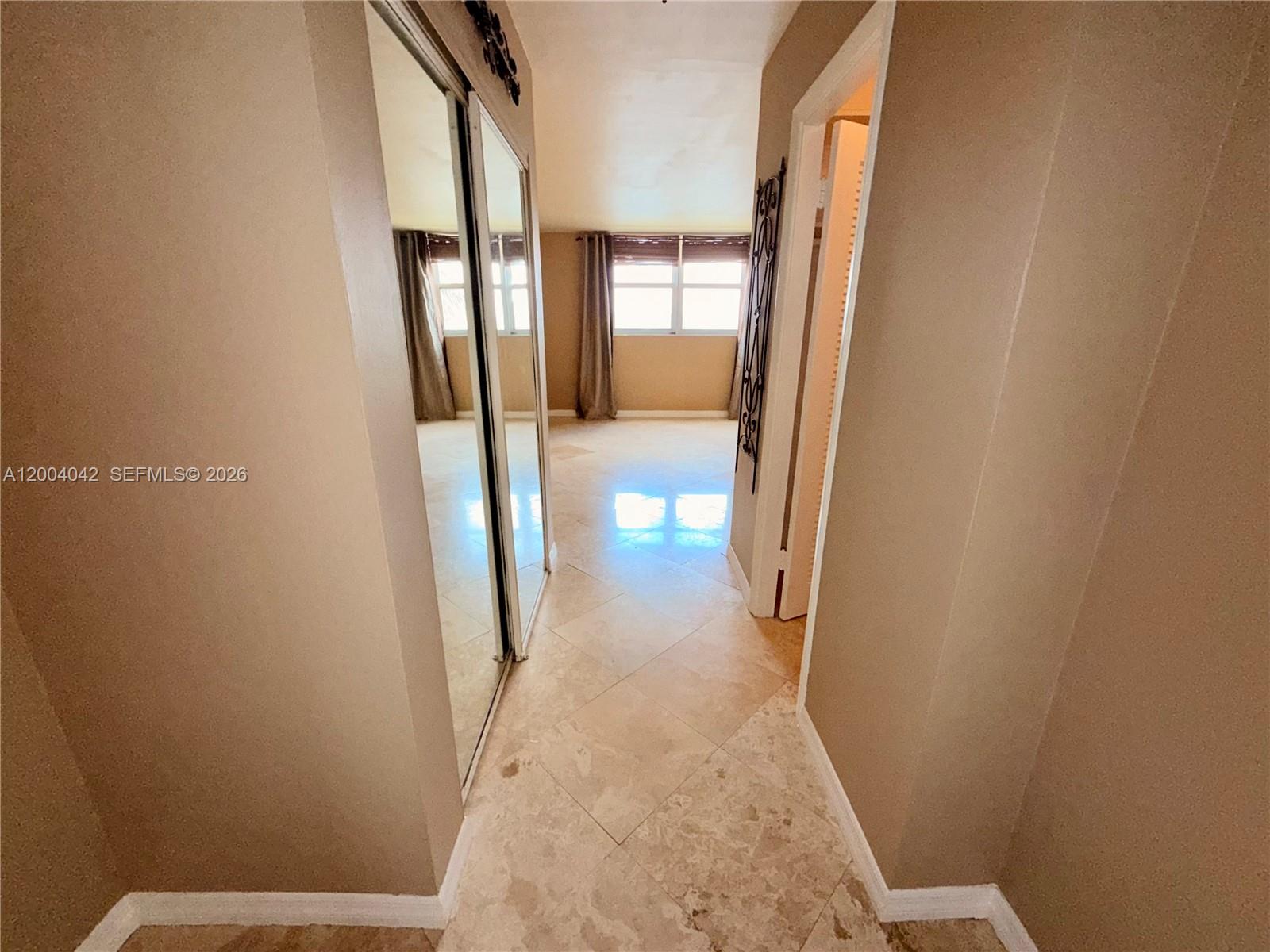 306 1 / 2 873 sq. ft. $ 2026-06-08 0 foto