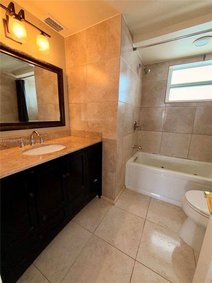 306 1 / 2 873 sq. ft. $ 2026-06-08 0 foto