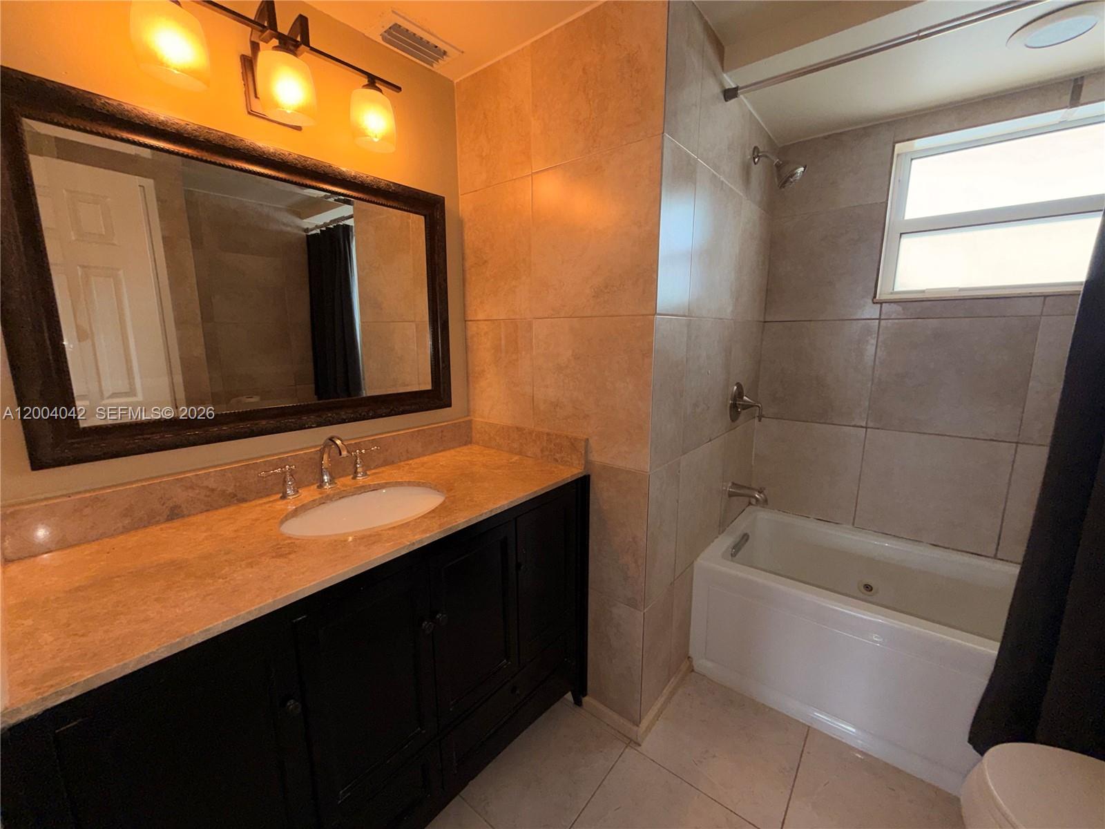 306 1 / 2 873 sq. ft. $ 2026-06-08 0 foto