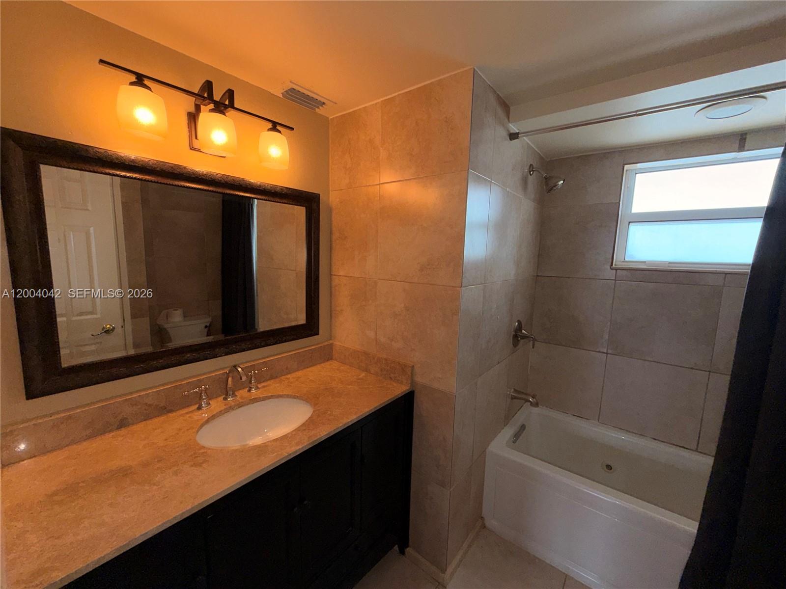 306 1 / 2 873 sq. ft. $ 2026-06-08 0 foto