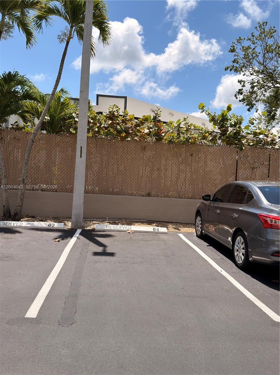 306 1 / 2 873 sq. ft. $ 2026-06-08 0 foto