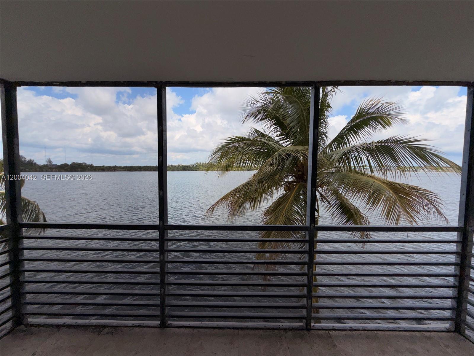306 1 / 2 873 sq. ft. $ 2026-06-08 0 foto