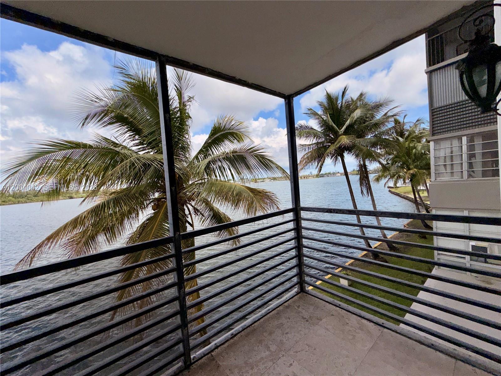 306 1 / 2 873 sq. ft. $ 2026-06-08 0 foto
