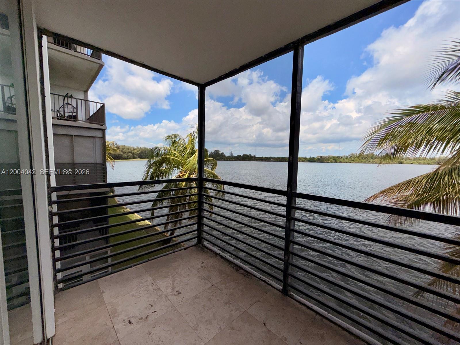 306 1 / 2 873 sq. ft. $ 2026-06-08 0 foto