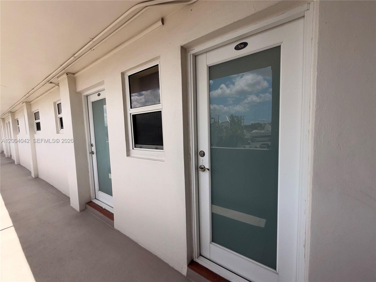 306 1 / 2 873 sq. ft. $ 2026-06-08 0 foto