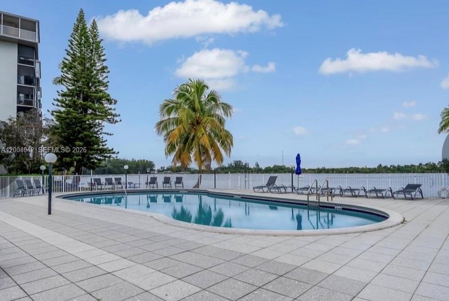 306 1 / 2 873 sq. ft. $ 2026-06-08 0 foto