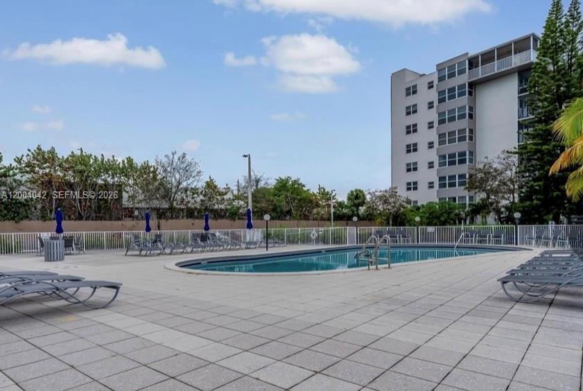 306 1 / 2 873 sq. ft. $ 2026-06-08 0 foto