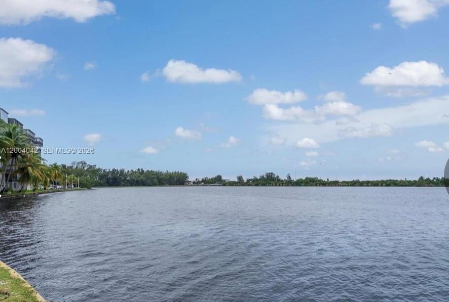 306 1 / 2 873 sq. ft. $ 2026-06-08 0 foto