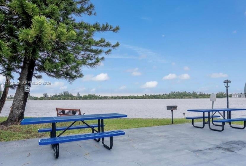 306 1 / 2 873 sq. ft. $ 2026-06-08 0 foto