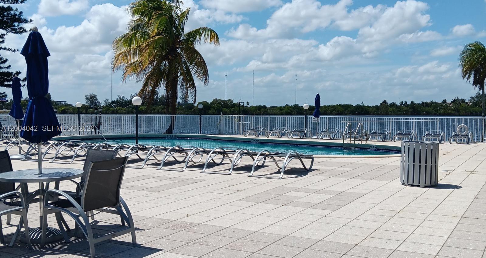 306 1 / 2 873 sq. ft. $ 2026-06-08 0 foto