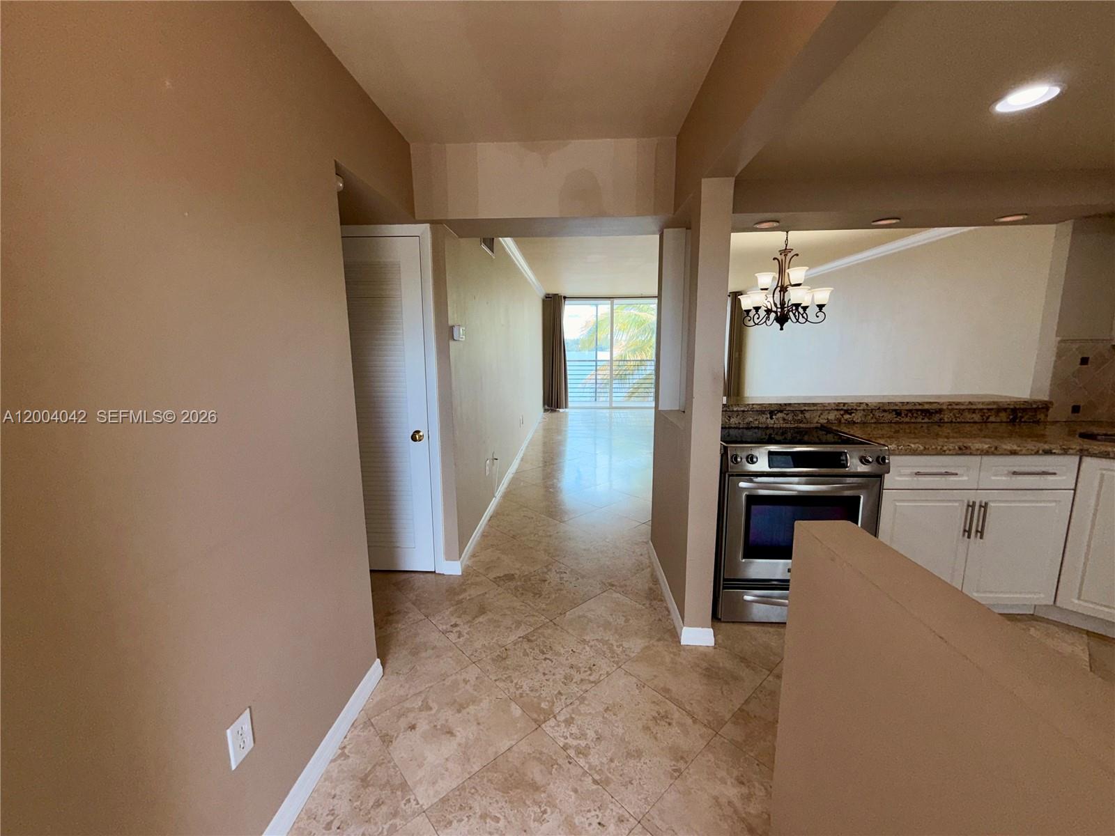 306 1 / 2 873 sq. ft. $ 2026-06-08 0 foto