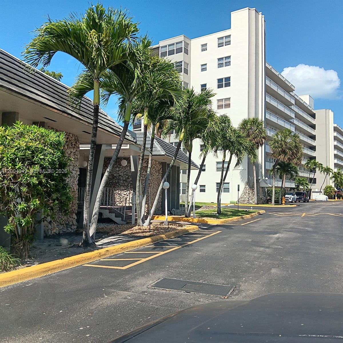 306 1 / 2 873 sq. ft. $ 2026-06-08 0 foto