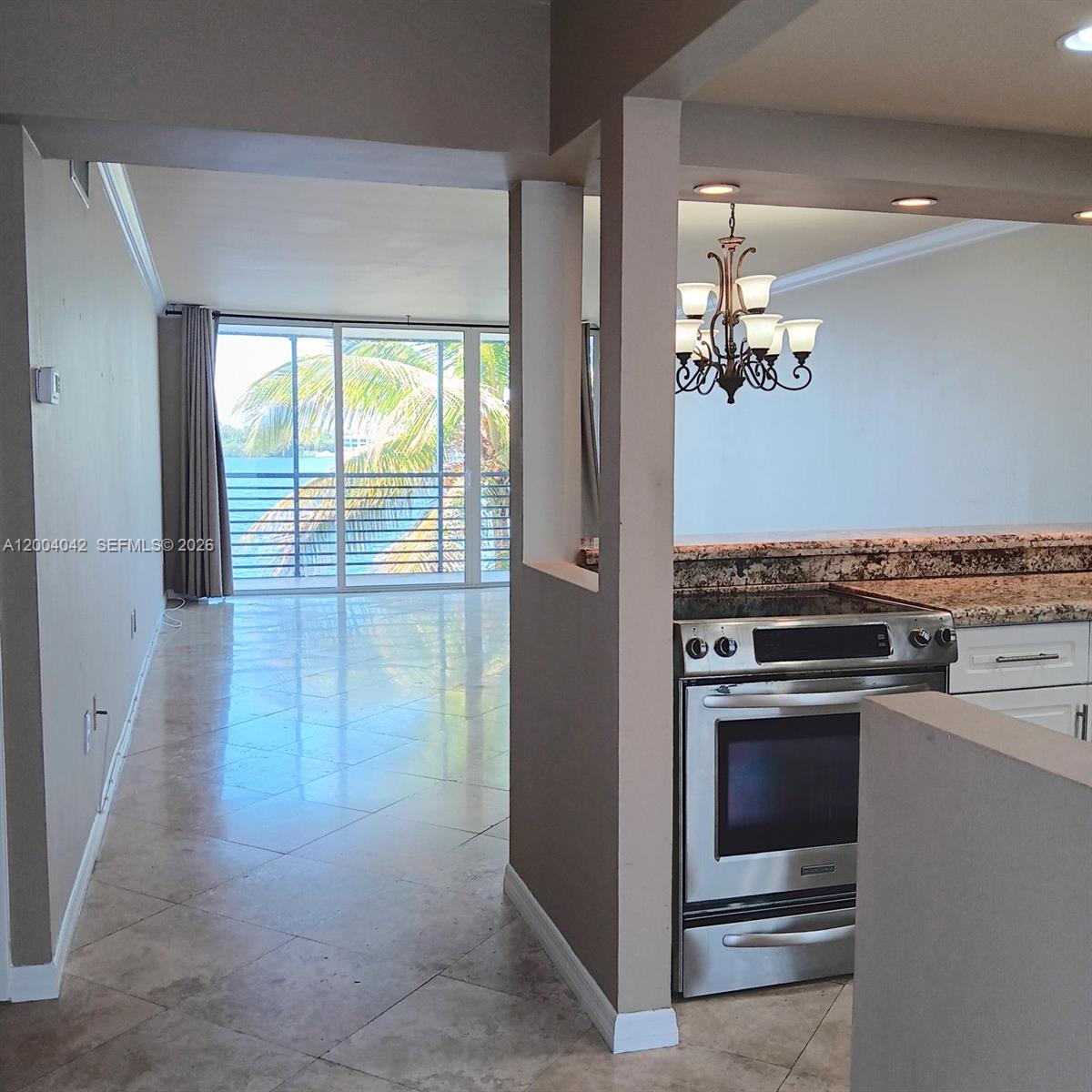 306 1 / 2 873 sq. ft. $ 2026-06-08 0 foto