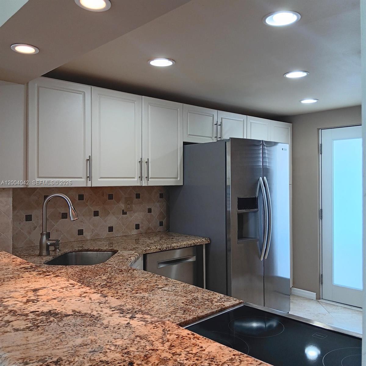 306 1 / 2 873 sq. ft. $ 2026-06-08 0 foto