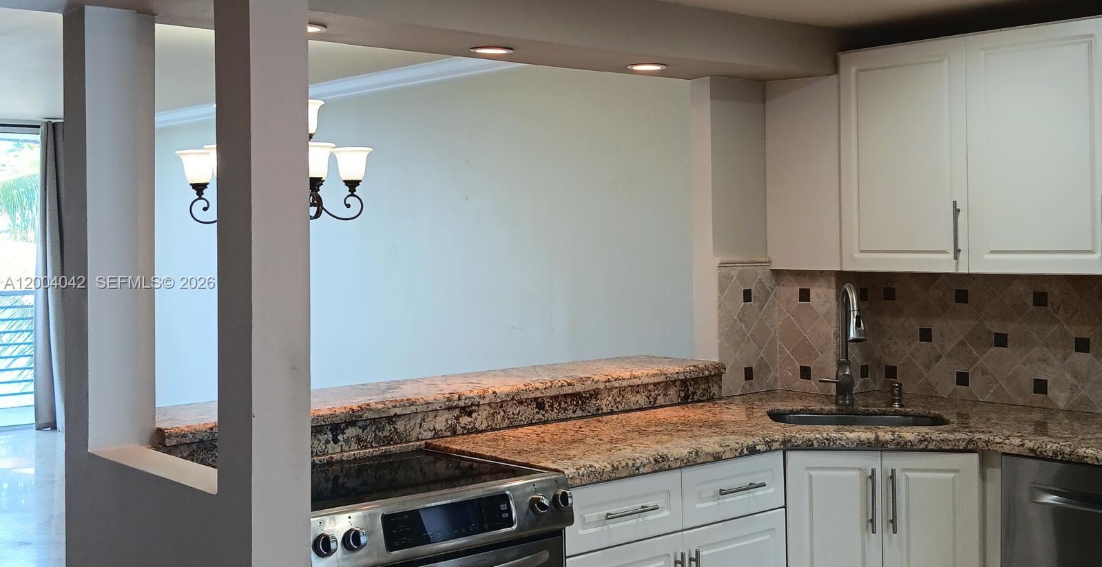 306 1 / 2 873 sq. ft. $ 2026-06-08 0 foto