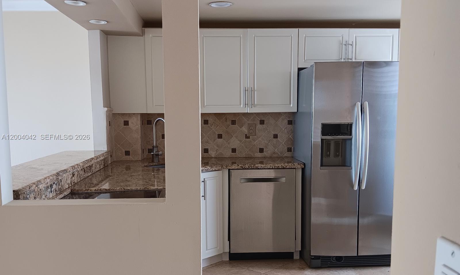 306 1 / 2 873 sq. ft. $ 2026-06-08 0 foto