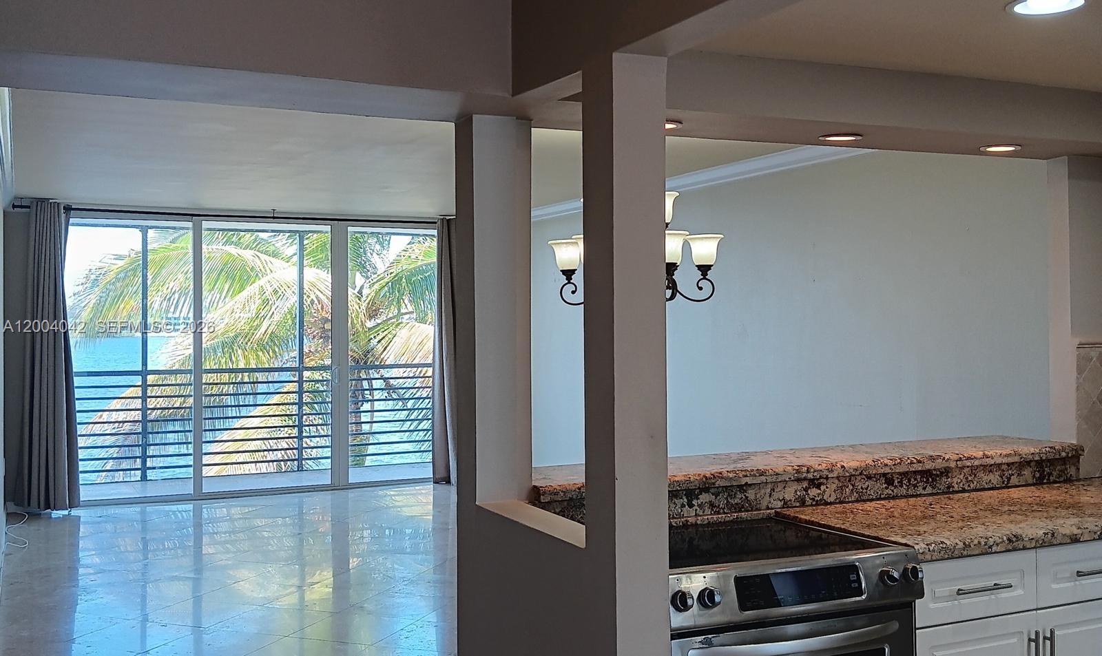 306 1 / 2 873 sq. ft. $ 2026-06-08 0 foto