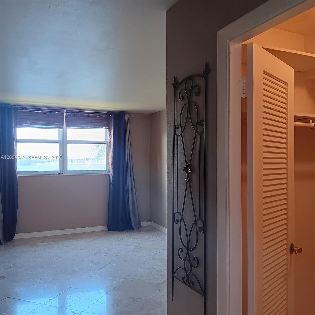 306 1 / 2 873 sq. ft. $ 2026-06-08 0 foto