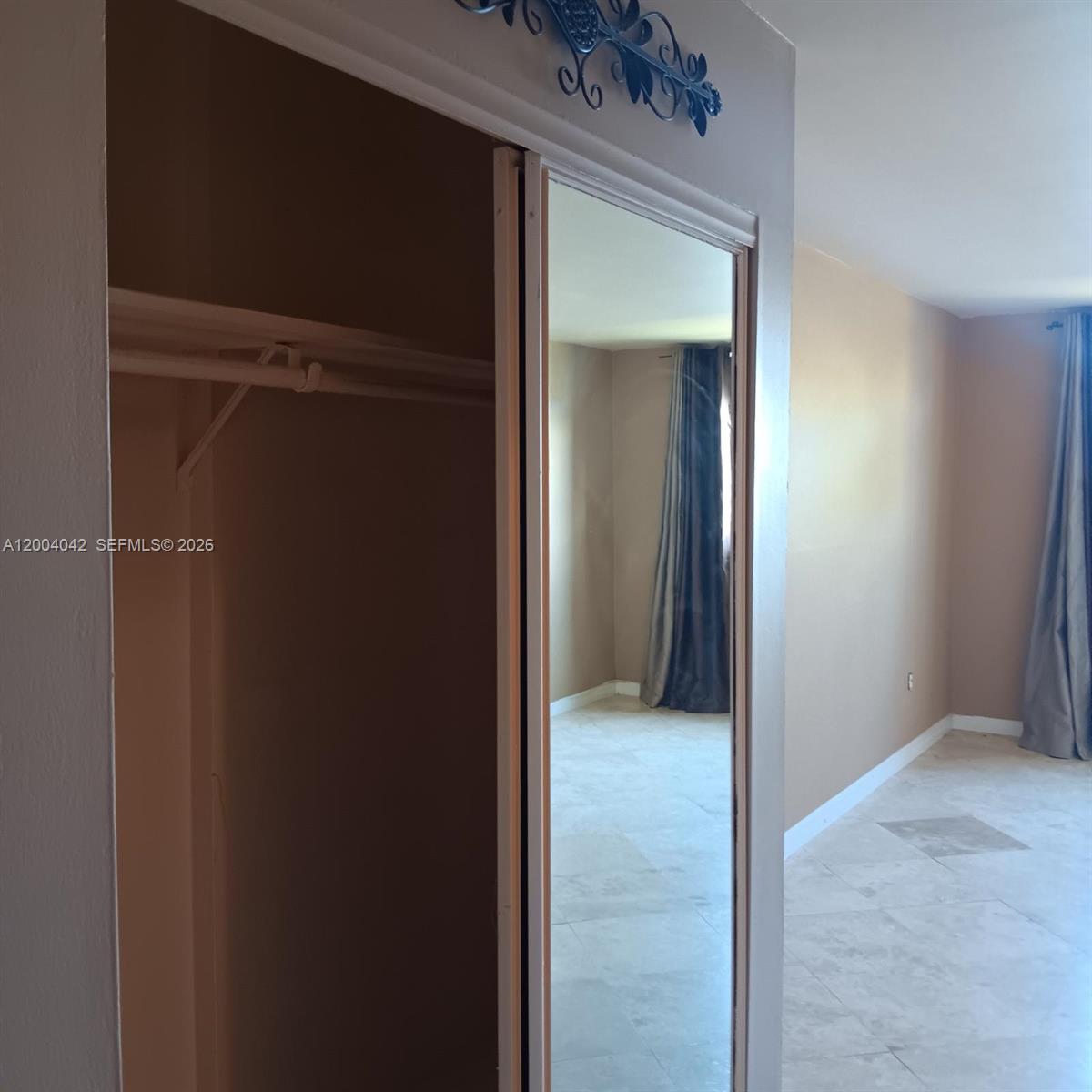 306 1 / 2 873 sq. ft. $ 2026-06-08 0 foto